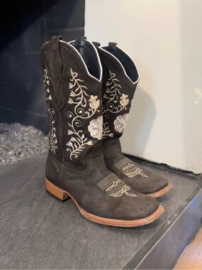 White Diamond Brown Embroidered Western Cowboy Boots